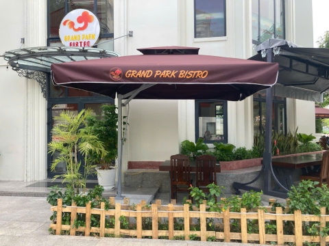 Thi công lắp đặt mái bạt xếp che sân nhà tại Mái Xếp Đất Việt